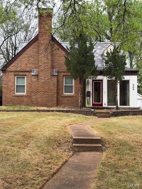 Photo of 509 Country Club Drive, Pasadena Park, MO 63121 (MLS # 26022864)