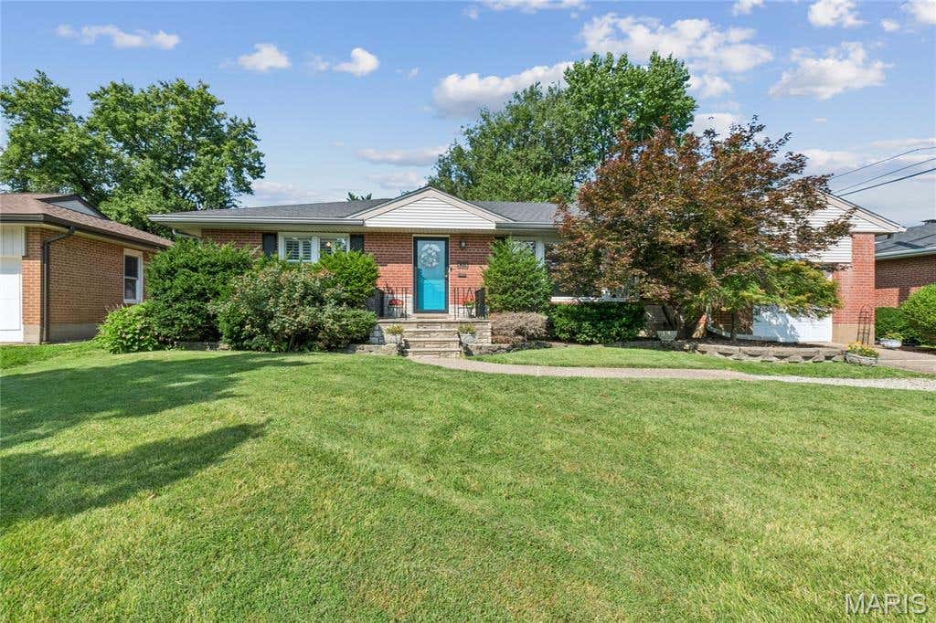 Photo of 5215 Creighton Drive, St Louis, MO 63123 (MLS # 26050163)
