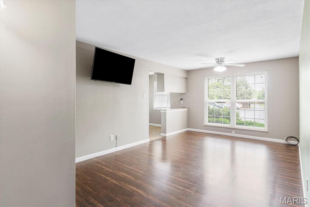 Florissant, Missouri 63033, United States, 2 Bedrooms Bedrooms, ,1 BathroomBathrooms,Residential,Active,148187