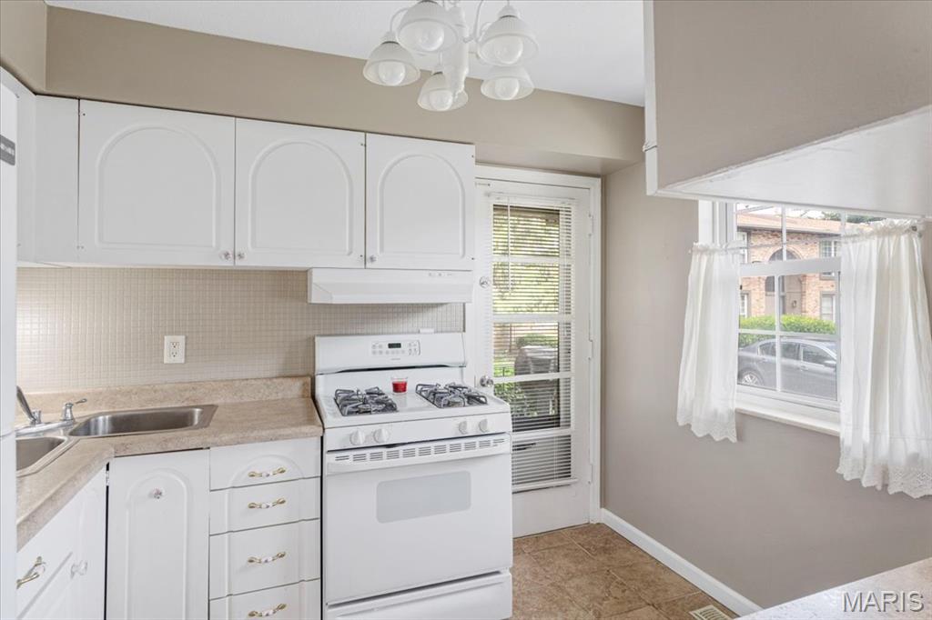 Florissant, Missouri 63033, United States, 2 Bedrooms Bedrooms, ,1 BathroomBathrooms,Residential,Active,148187