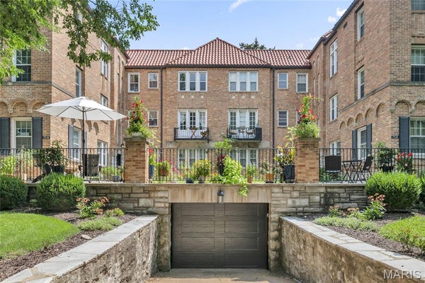 7532 CROMWELL DR APT 2N, CLAYTON, MO 63105 - Image b29100fe63e26dccffa71c83cd93cced/4102737470