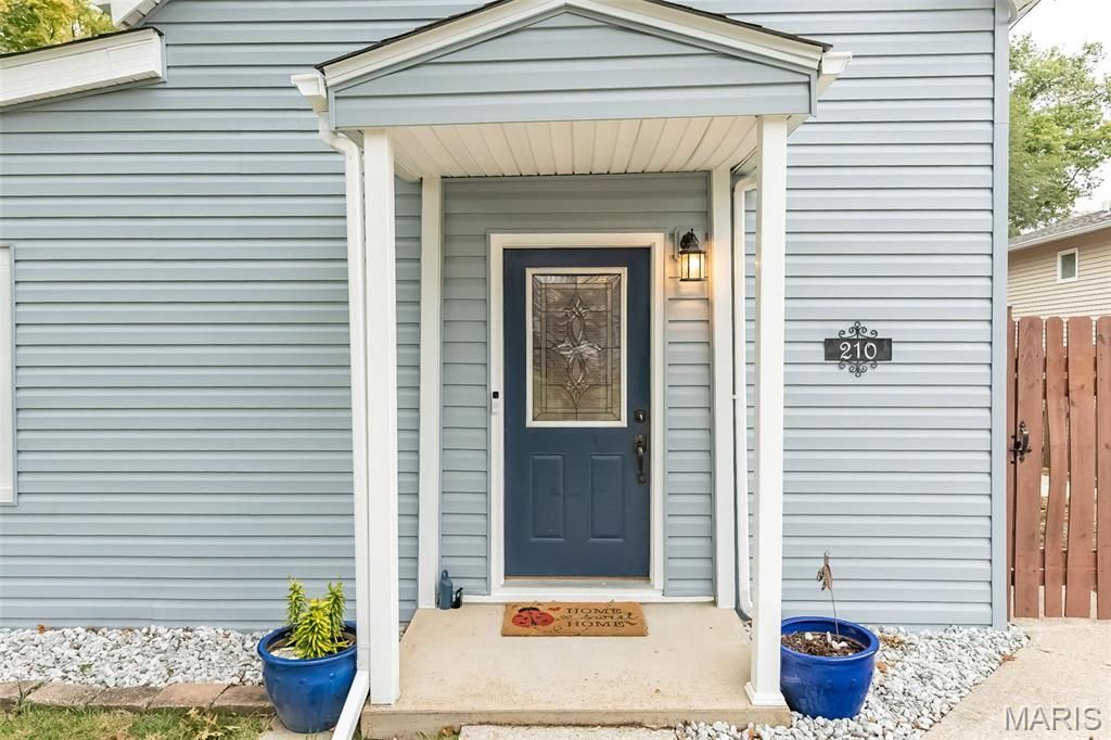 Photo of 210 Reservoir Avenue, St Charles, MO 63301 (MLS # 25072981)