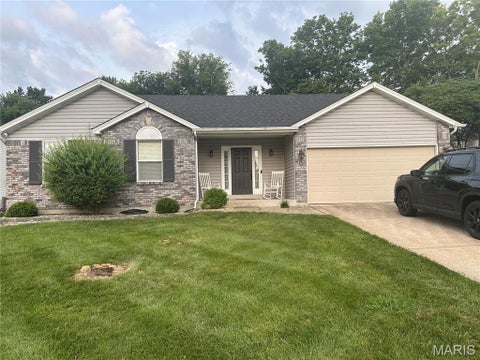 Photo of 991 Reddington Oaks Court, St Charles, MO 63304 (MLS # 26052839)