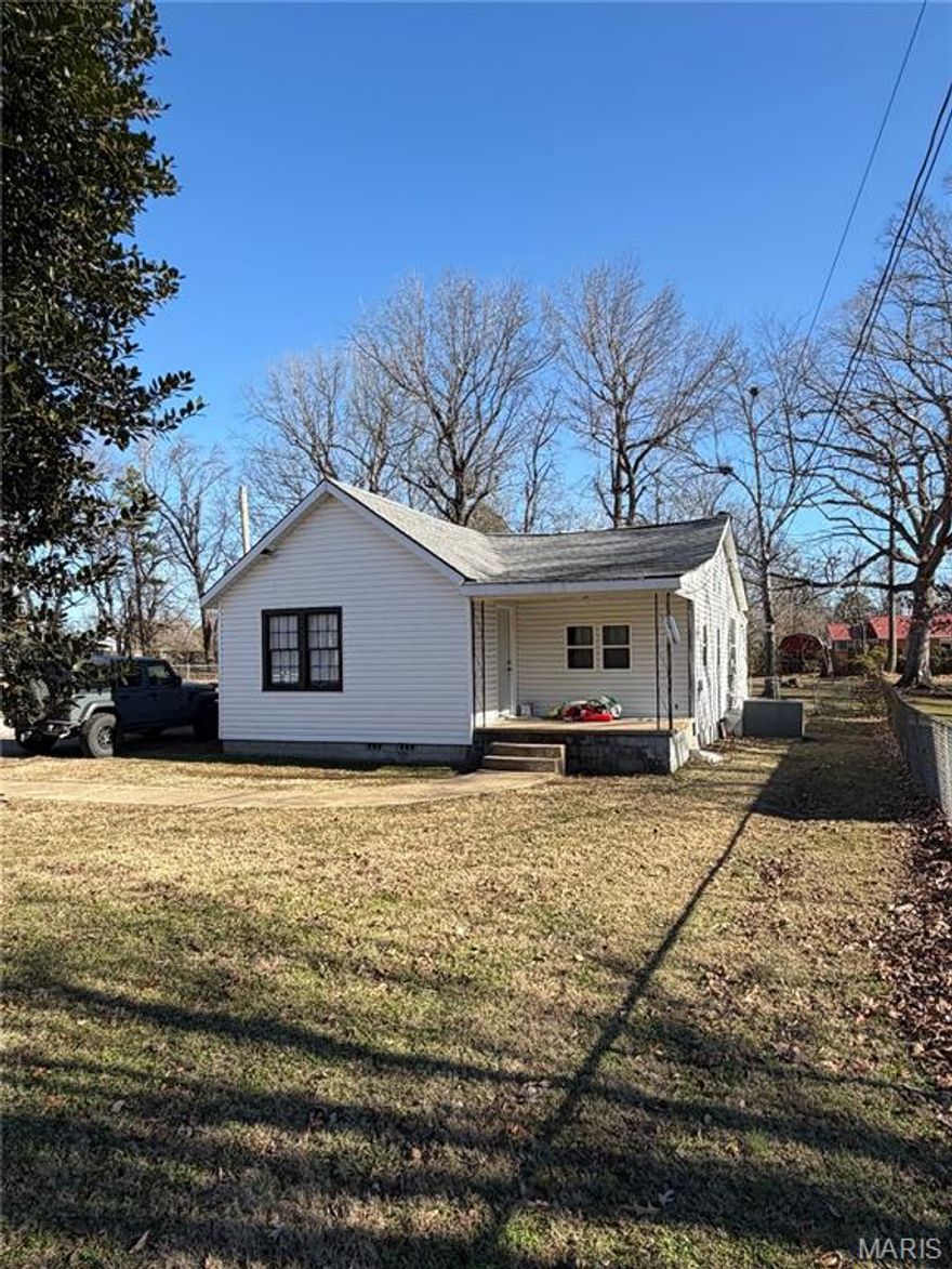 Great investment opportunity or primary residence! This 2-bedroom, 1-bath home currently generates $900 per month in rental income, making it an excellent option for investors seeking steady cash flow or buyers looking to occupy with income potential.