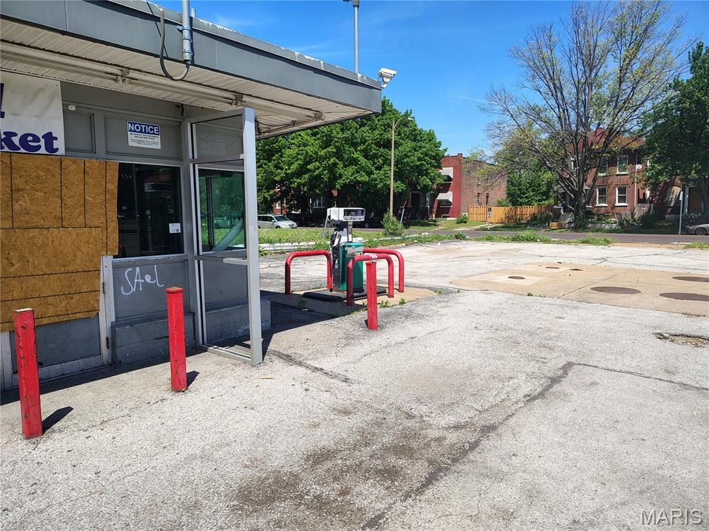 Photo of 2821 Vandeventer, St Louis, MO 63115 (MLS # 26024735)