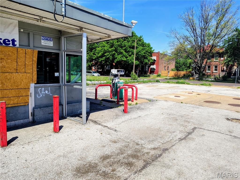 Photo of 2821 Vandeventer, St Louis, MO 63115 (MLS # 26024735)