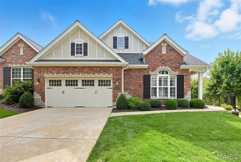 Photo of 153 Kendall Bluff Court, Chesterfield, MO 63017 (MLS # 25040193)