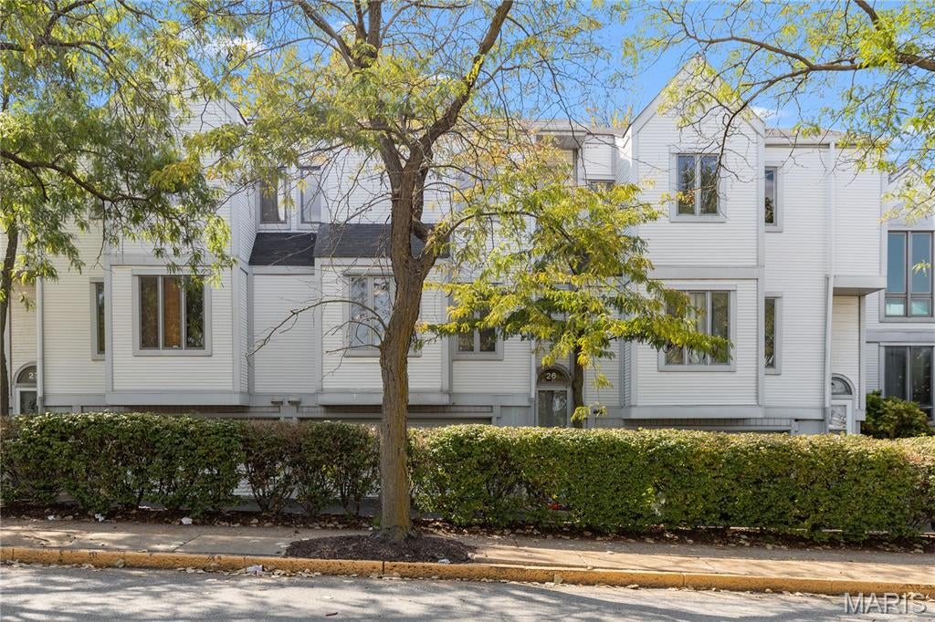 Photo of 26 Columbus Square Drive, St Louis, MO 63101 (MLS # 26057007)