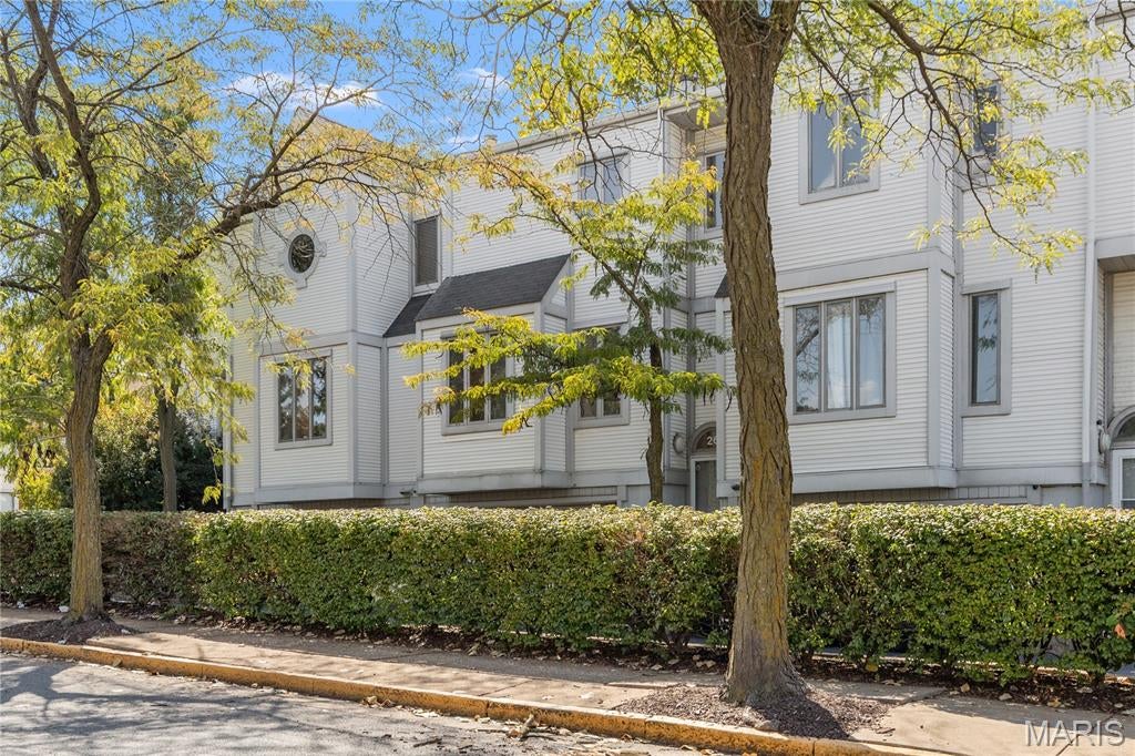 Photo of 26 Columbus Square Drive, St Louis, MO 63101 (MLS # 26057007)