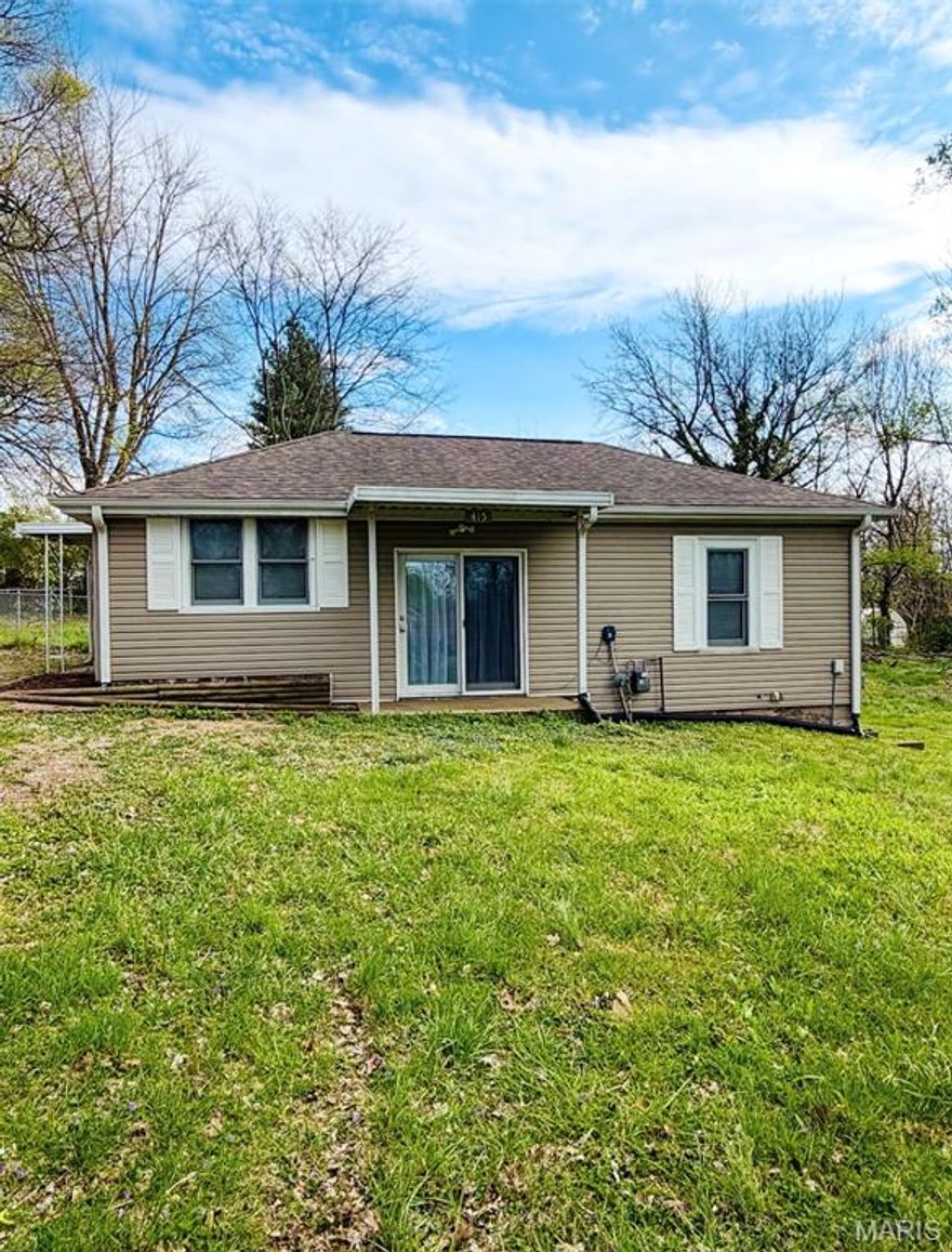 Tucked away just off a main street in Jackson, MO, this charming 2-bedroom, 1-bath home offers the perfect blend of convenience and privacy. Hidden from the road, you’ll feel a sense of seclusion the moment you pull into the driveway, while still being right in the middle of town.
Inside, the home features a comfortable layout with plenty of natural light, making it an ideal option for first-time buyers, downsizers, or investors. Step outside to enjoy the fully fenced backyard—perfect for pets, play, gardening, or entertaining.
If you’ve been looking for a property that offers both accessibility and a private setting, this one checks all the boxes.