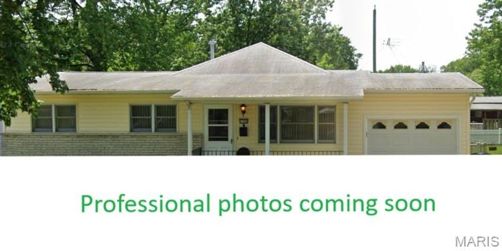 Photo of 1100 Keeven Lane, Florissant, MO 63031 (MLS # 26019936)