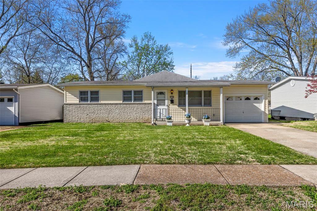 Photo of 1100 Keeven Lane, Florissant, MO 63031 (MLS # 26019936)