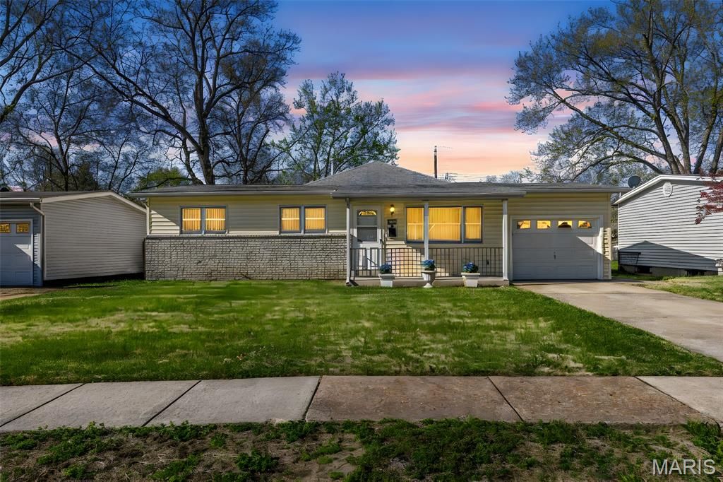 Photo of 1100 Keeven Lane, Florissant, MO 63031 (MLS # 26019936)