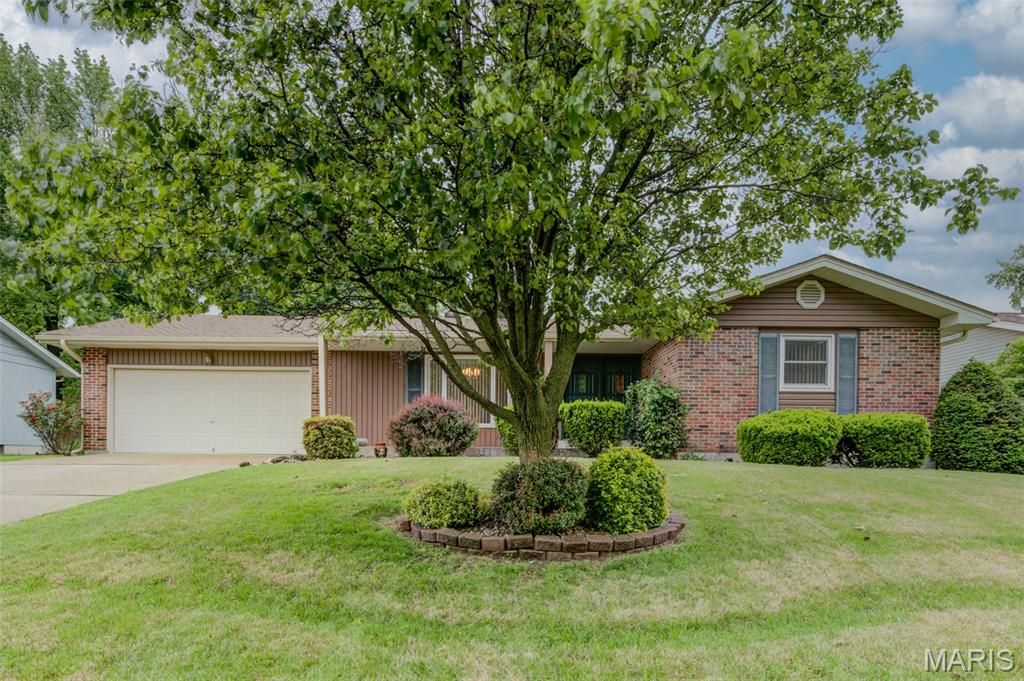 Photo of 1109 Wedgewood Drive, St Charles, MO 63303 (MLS # 26025695)