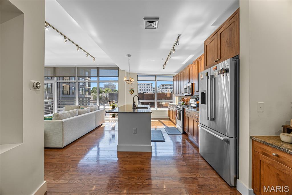 St Louis, Missouri 63108, United States, 1 Bedroom Bedrooms, ,2 BathroomsBathrooms,Residential,Active,189490