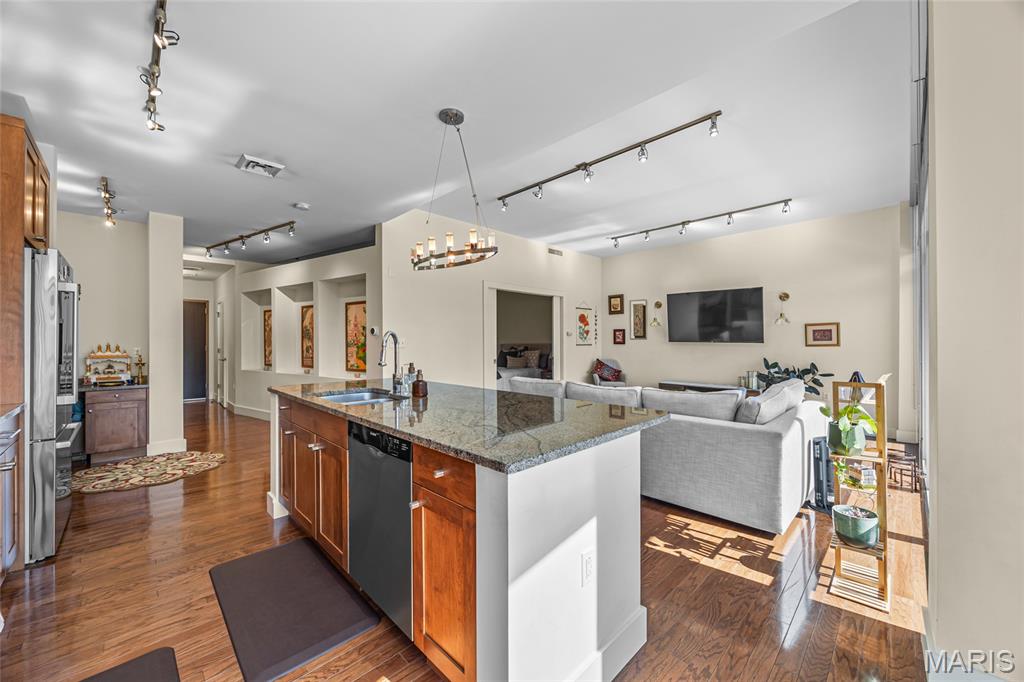 St Louis, Missouri 63108, United States, 1 Bedroom Bedrooms, ,2 BathroomsBathrooms,Residential,Active,189490