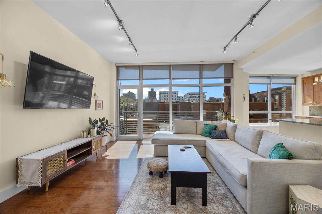 St Louis, Missouri 63108, United States, 1 Bedroom Bedrooms, ,2 BathroomsBathrooms,Residential,Active,189490