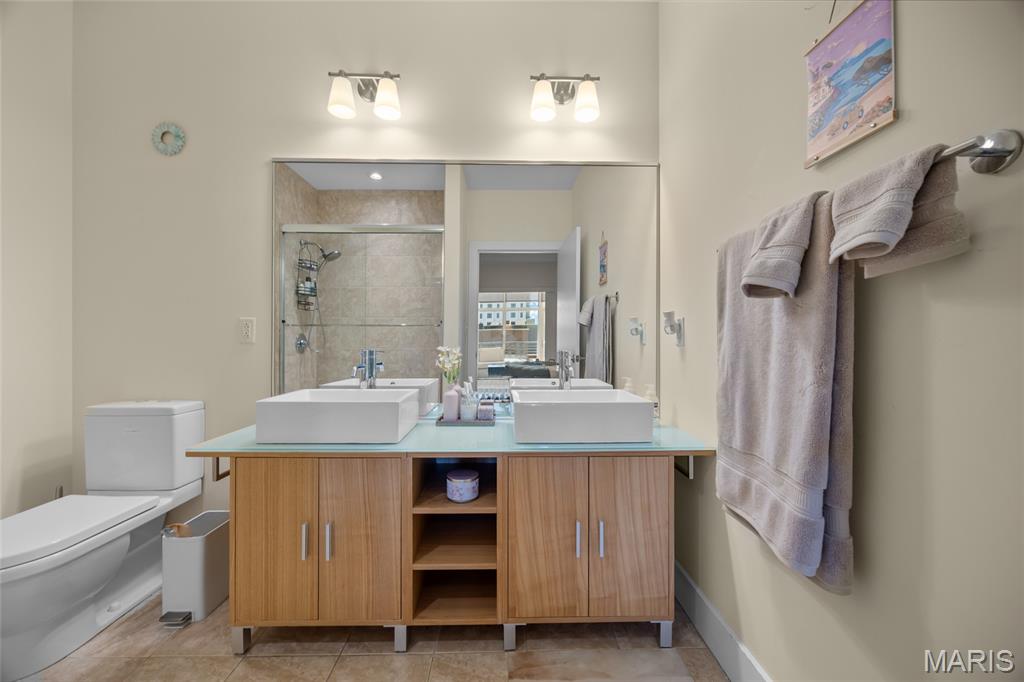 St Louis, Missouri 63108, United States, 1 Bedroom Bedrooms, ,2 BathroomsBathrooms,Residential,Active,189490