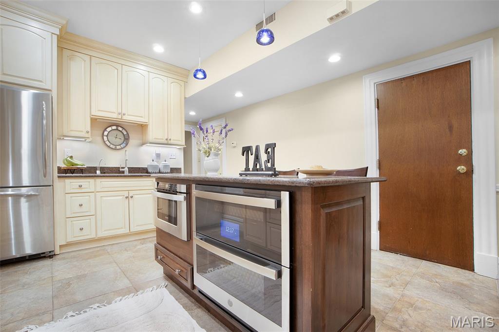 Aberdeen Condo - Residential