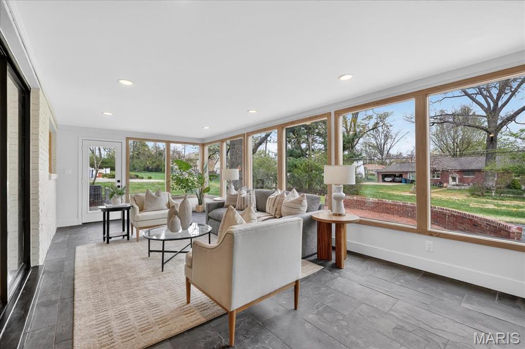 Stoneleigh Towers - Residential