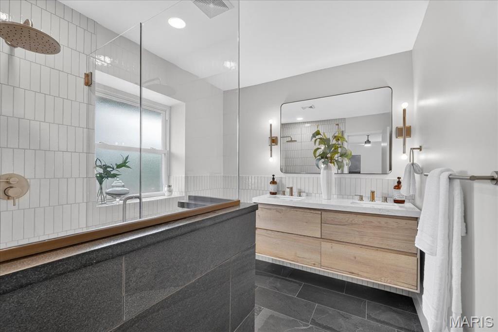 Stoneleigh Towers - Residential