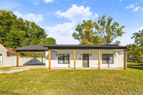 Photo of 723 Broadway Extension, Elsberry, MO 63343 (MLS # 26065861)