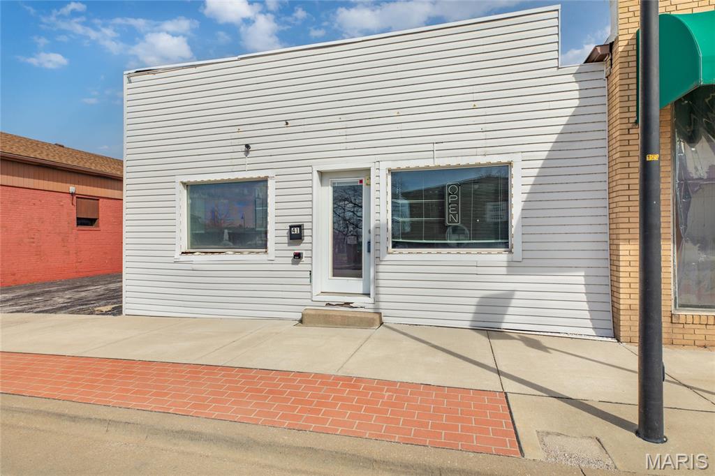 Photo 1 of 16 — 41 W Ferguson Avenue, Wood River, IL 62095