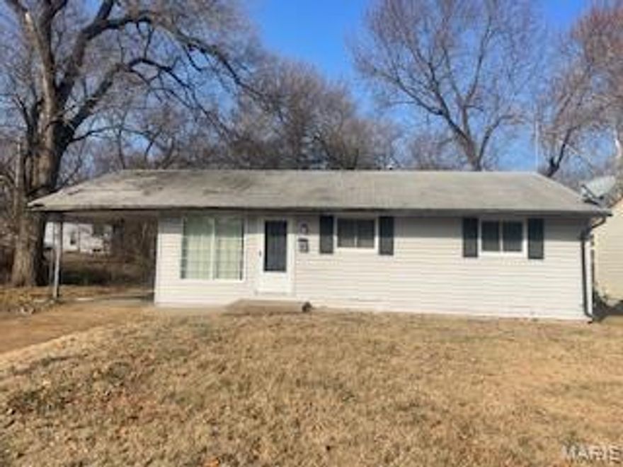Ranch with 3 bedrooms and 1 bathroom in the heart of Florissant.  Ready for its next chapter and your personal touch.