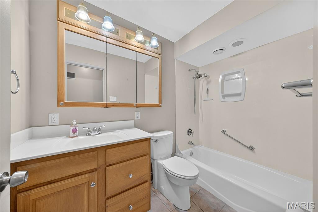 St Louis, Missouri 63141, United States, 4 Bedrooms Bedrooms, ,3 BathroomsBathrooms,Residential,Active,228945