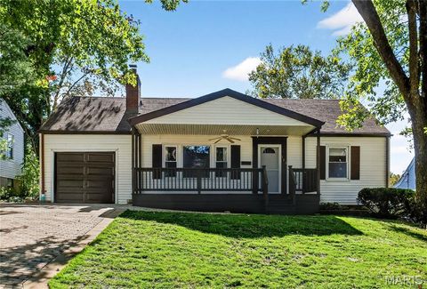 Photo of 180 Doorack Lane, Kirkwood, MO 63122 (MLS # 25077633)