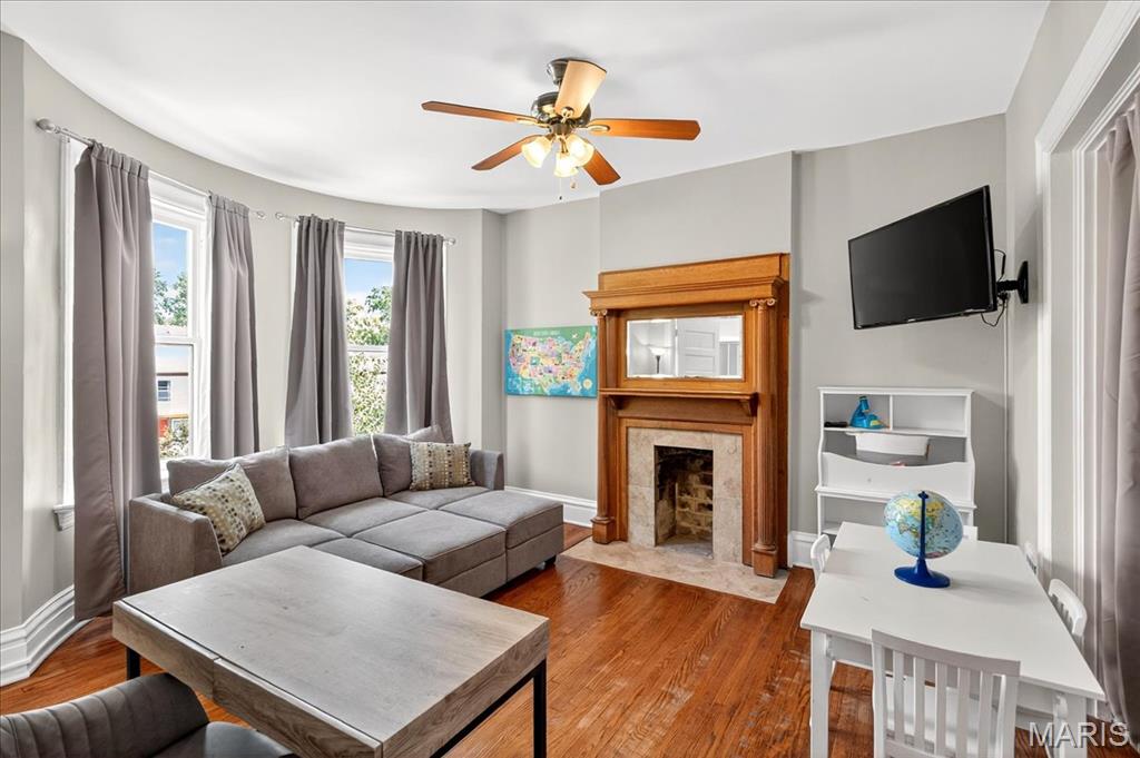 St Louis, Missouri 63108, United States, 4 Bedrooms Bedrooms, ,3 BathroomsBathrooms,Residential,Pending,201747