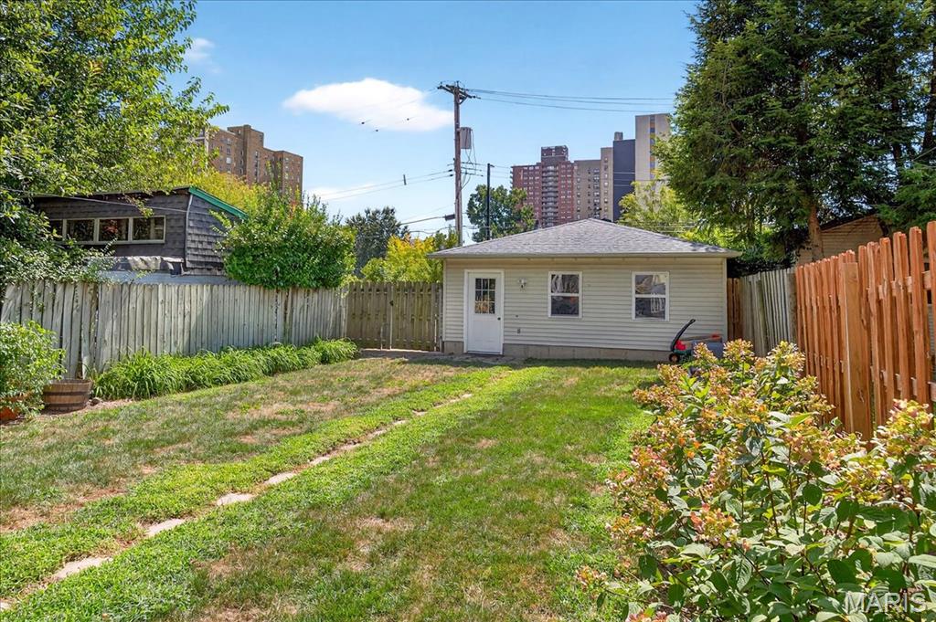 St Louis, Missouri 63108, United States, 4 Bedrooms Bedrooms, ,3 BathroomsBathrooms,Residential,Pending,201747