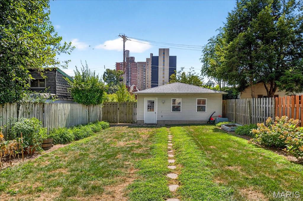 St Louis, Missouri 63108, United States, 4 Bedrooms Bedrooms, ,3 BathroomsBathrooms,Residential,Pending,201747