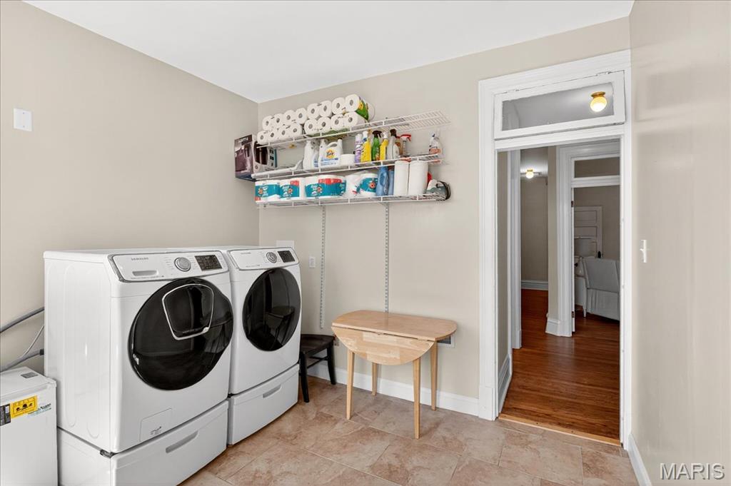 St Louis, Missouri 63108, United States, 4 Bedrooms Bedrooms, ,3 BathroomsBathrooms,Residential,Pending,201747