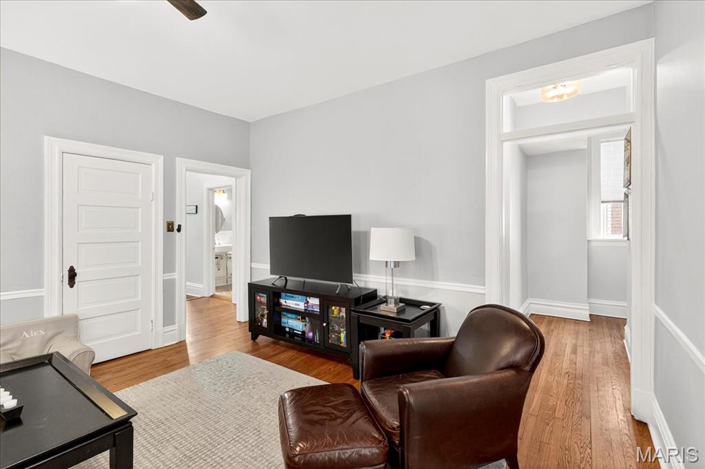 St Louis, Missouri 63108, United States, 4 Bedrooms Bedrooms, ,3 BathroomsBathrooms,Residential,Pending,201747