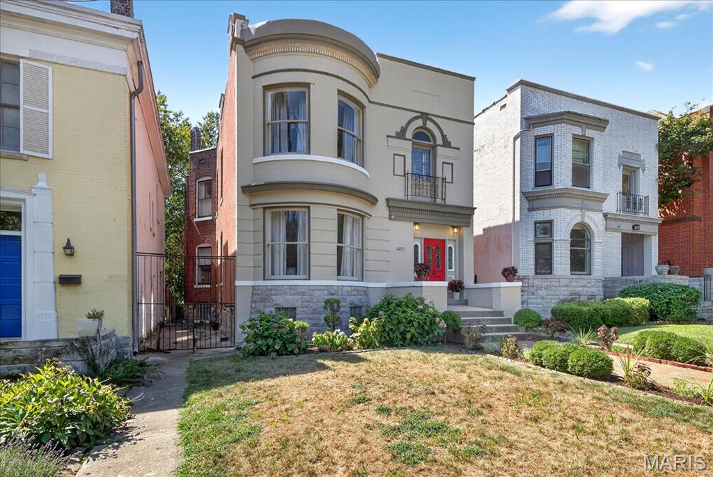 St Louis, Missouri 63108, United States, 4 Bedrooms Bedrooms, ,3 BathroomsBathrooms,Residential,Pending,201747