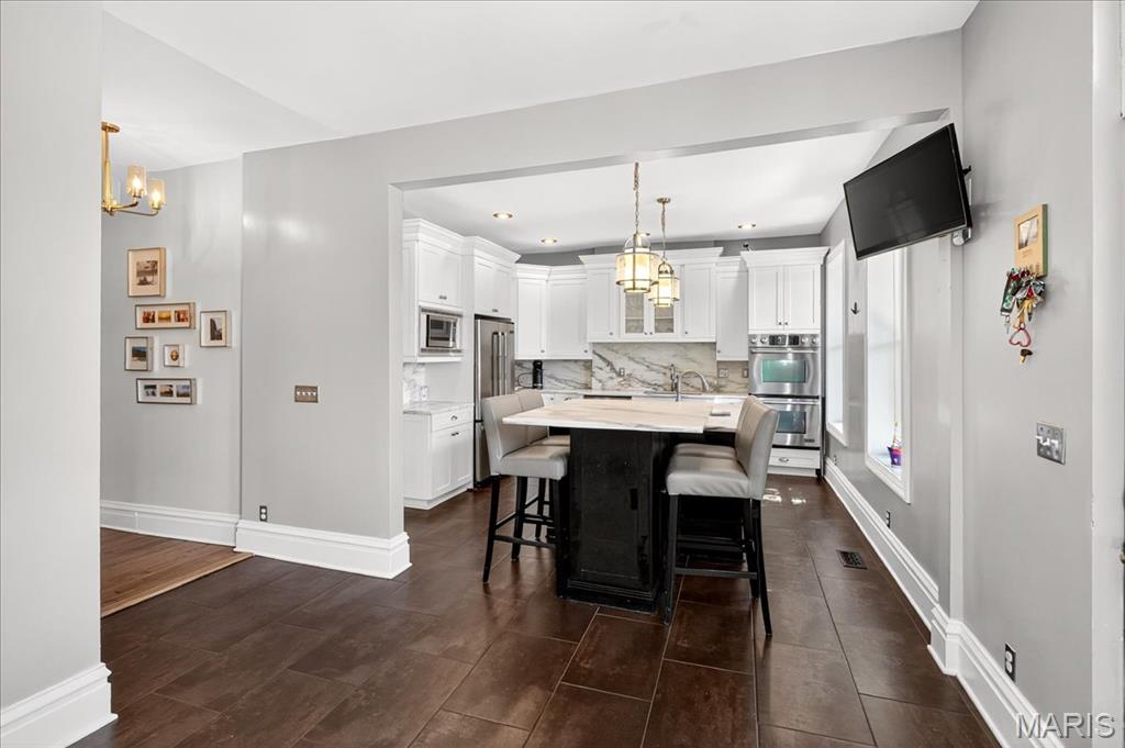 St Louis, Missouri 63108, United States, 4 Bedrooms Bedrooms, ,3 BathroomsBathrooms,Residential,Pending,201747