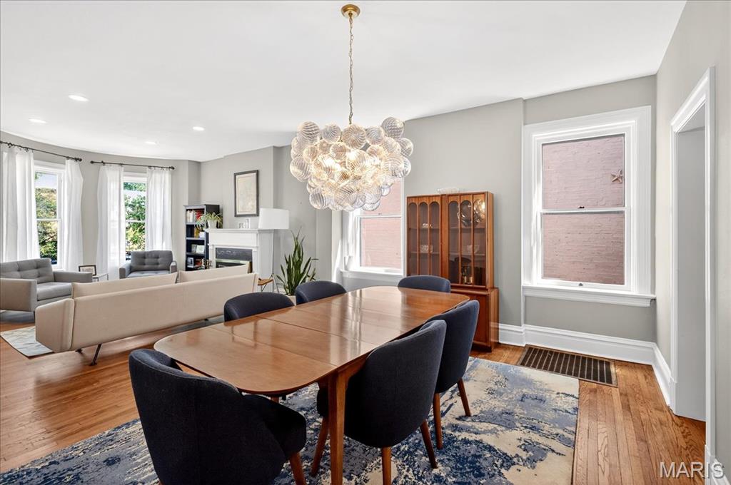 St Louis, Missouri 63108, United States, 4 Bedrooms Bedrooms, ,3 BathroomsBathrooms,Residential,Pending,201747