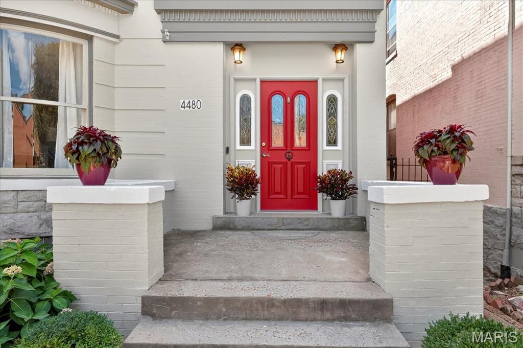 St Louis, Missouri 63108, United States, 4 Bedrooms Bedrooms, ,3 BathroomsBathrooms,Residential,Pending,201747