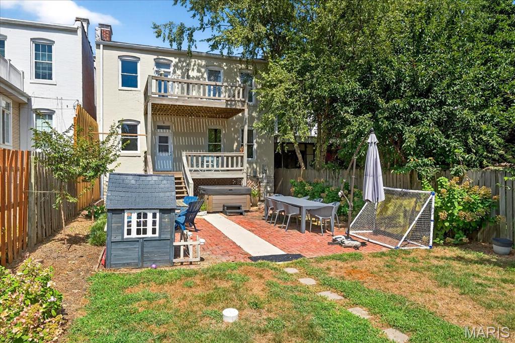 St Louis, Missouri 63108, United States, 4 Bedrooms Bedrooms, ,3 BathroomsBathrooms,Residential,Pending,201747