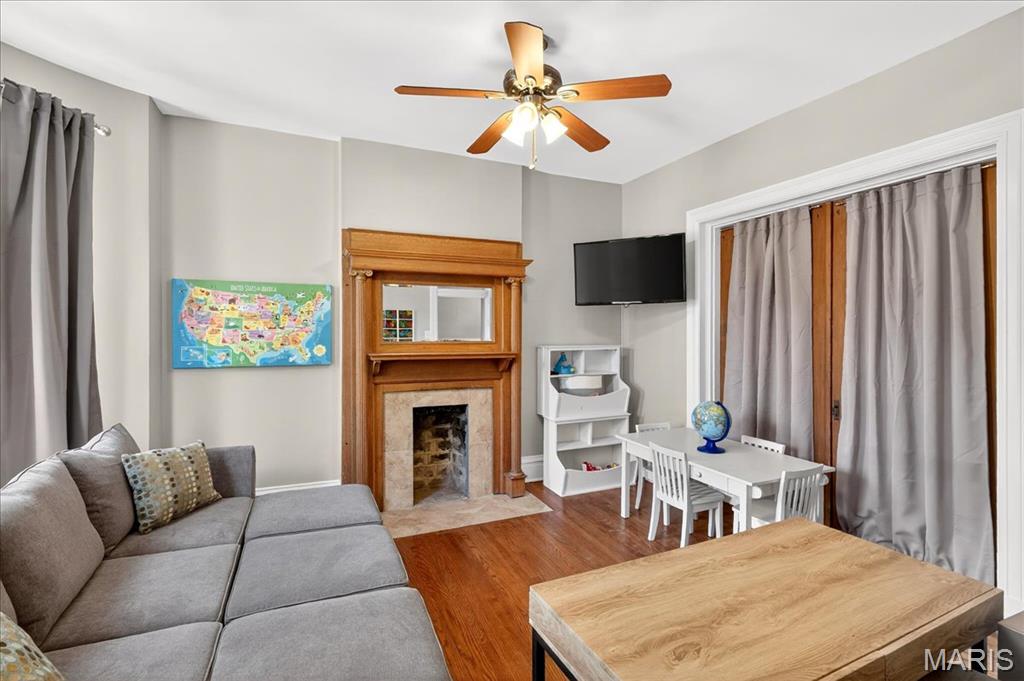 St Louis, Missouri 63108, United States, 4 Bedrooms Bedrooms, ,3 BathroomsBathrooms,Residential,Pending,201747