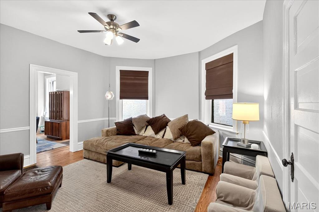 St Louis, Missouri 63108, United States, 4 Bedrooms Bedrooms, ,3 BathroomsBathrooms,Residential,Pending,201747