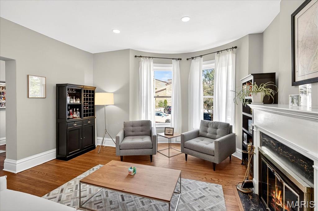 St Louis, Missouri 63108, United States, 4 Bedrooms Bedrooms, ,3 BathroomsBathrooms,Residential,Pending,201747