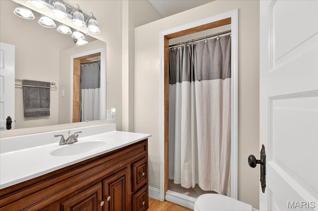 St Louis, Missouri 63108, United States, 4 Bedrooms Bedrooms, ,3 BathroomsBathrooms,Residential,Pending,201747