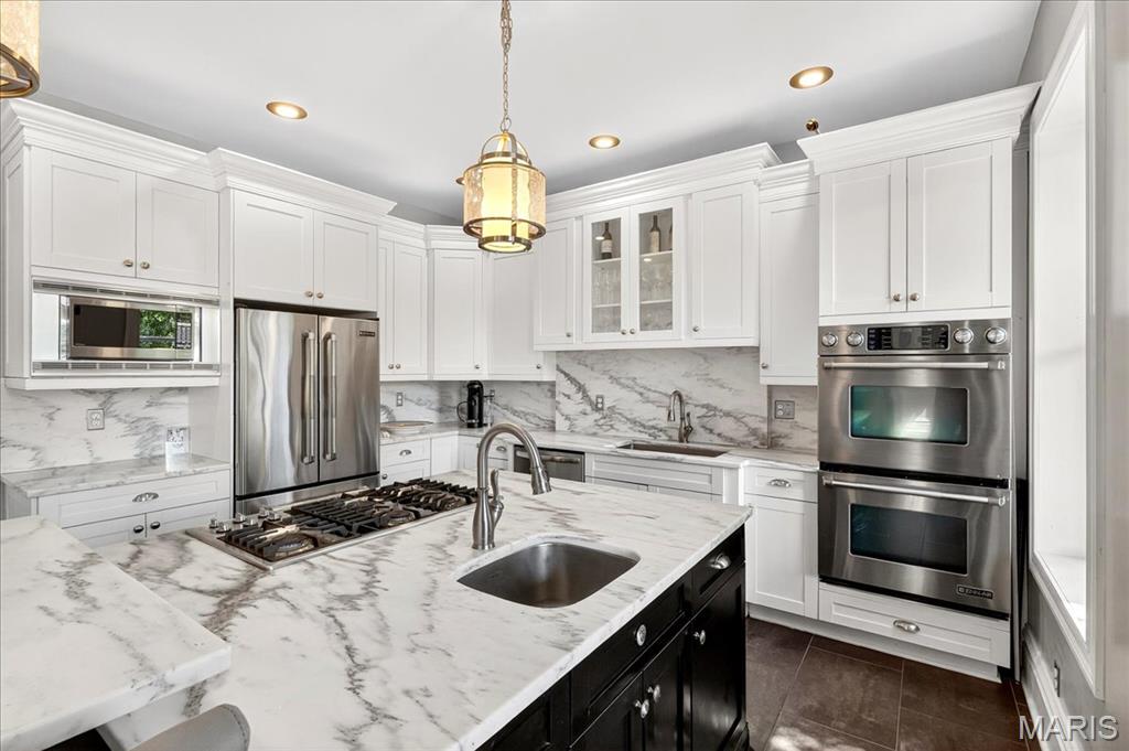 St Louis, Missouri 63108, United States, 4 Bedrooms Bedrooms, ,3 BathroomsBathrooms,Residential,Pending,201747