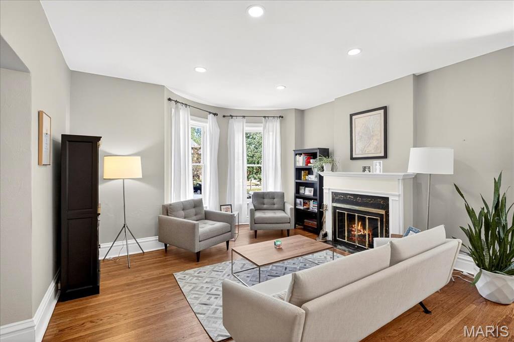 St Louis, Missouri 63108, United States, 4 Bedrooms Bedrooms, ,3 BathroomsBathrooms,Residential,Pending,201747