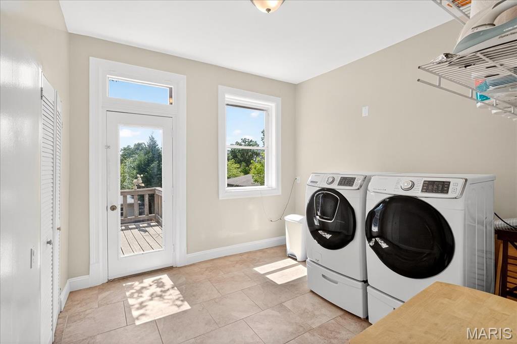 St Louis, Missouri 63108, United States, 4 Bedrooms Bedrooms, ,3 BathroomsBathrooms,Residential,Pending,201747