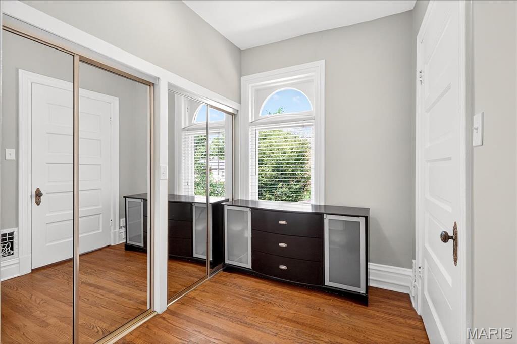 St Louis, Missouri 63108, United States, 4 Bedrooms Bedrooms, ,3 BathroomsBathrooms,Residential,Pending,201747