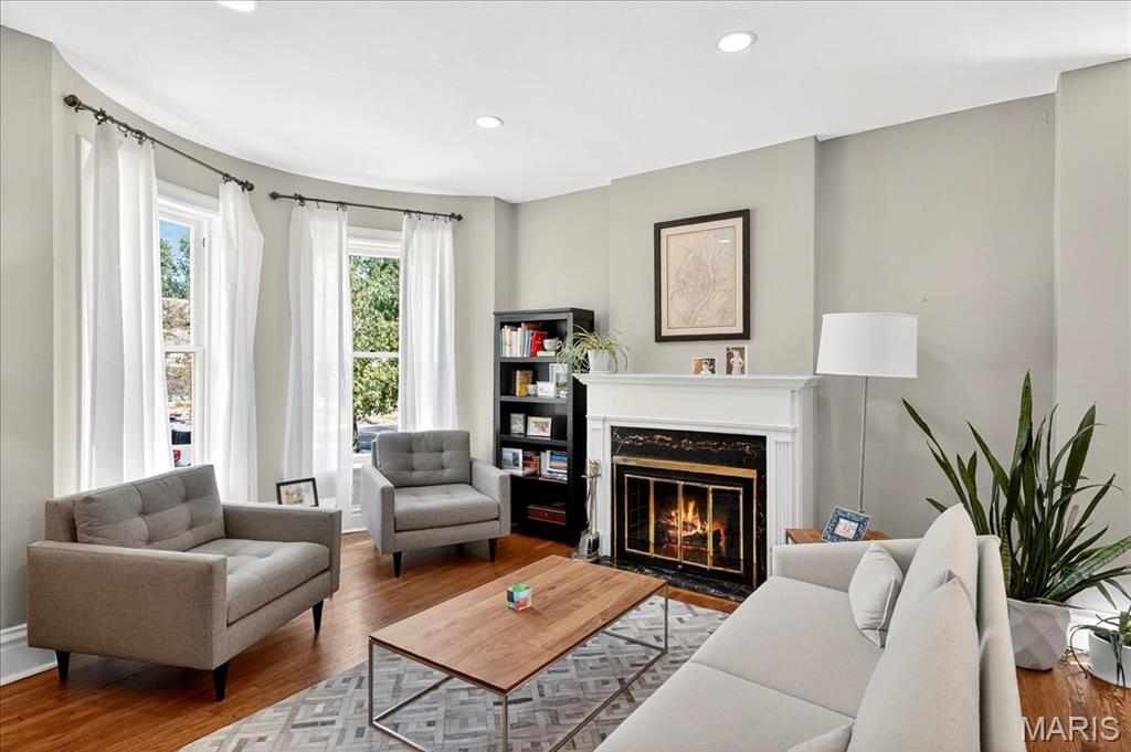 St Louis, Missouri 63108, United States, 4 Bedrooms Bedrooms, ,3 BathroomsBathrooms,Residential,Pending,201747