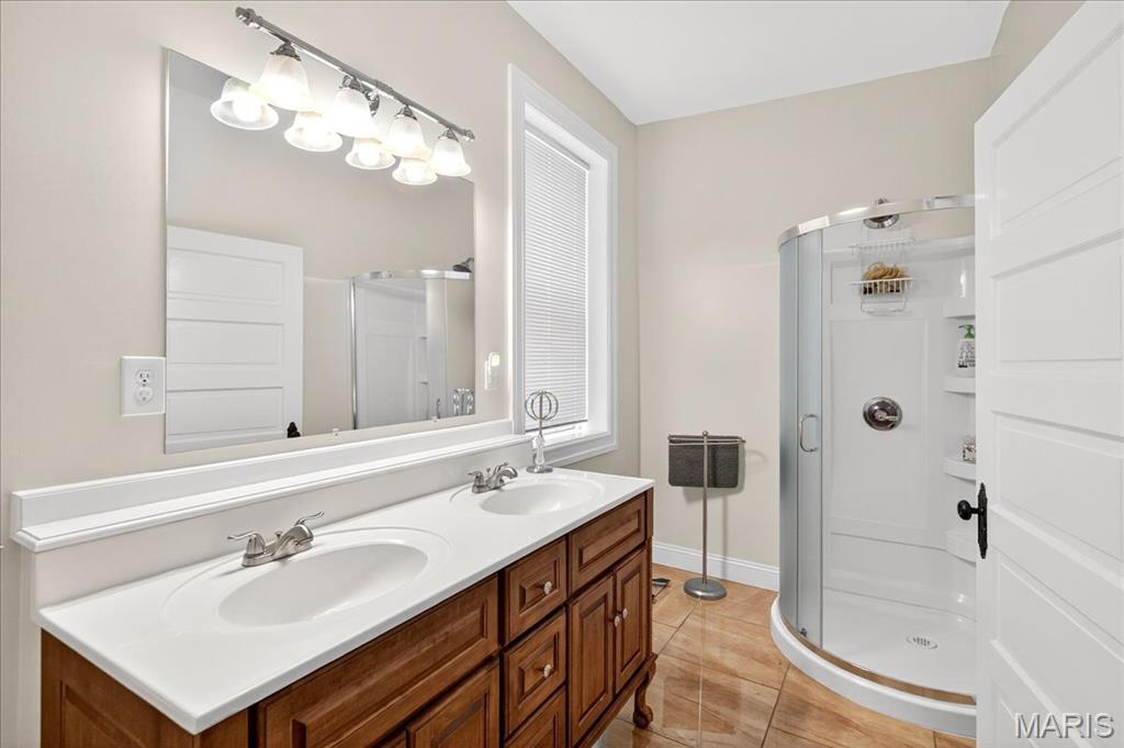 St Louis, Missouri 63108, United States, 4 Bedrooms Bedrooms, ,3 BathroomsBathrooms,Residential,Pending,201747